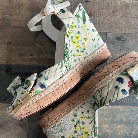 Tory Burch floral platform sandals LIKE NEW - Picture 3 of 7